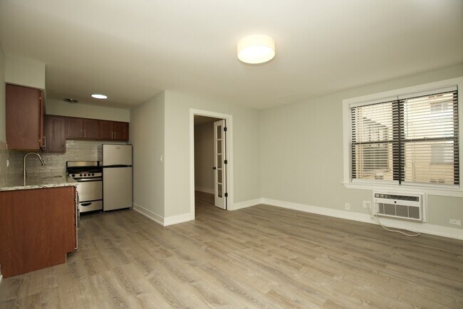 Building Photo - 509 W Barry Ave