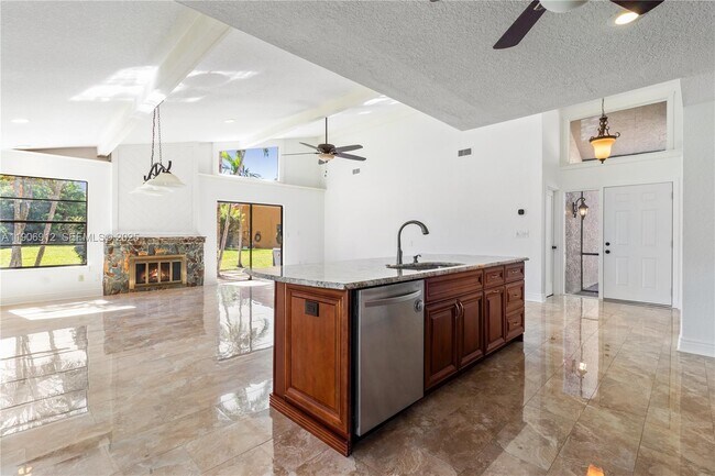 Foto del edificio - 21344 Escondido Way S