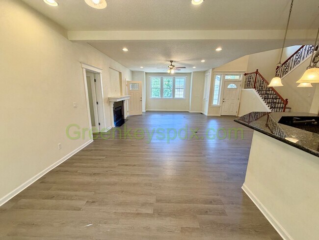 Foto del edificio - Gorgeous House in Upscale Neighborhood in Tigard, 5 Bedrooms plus Den/Office, 3.5 Bathrooms, Larg...