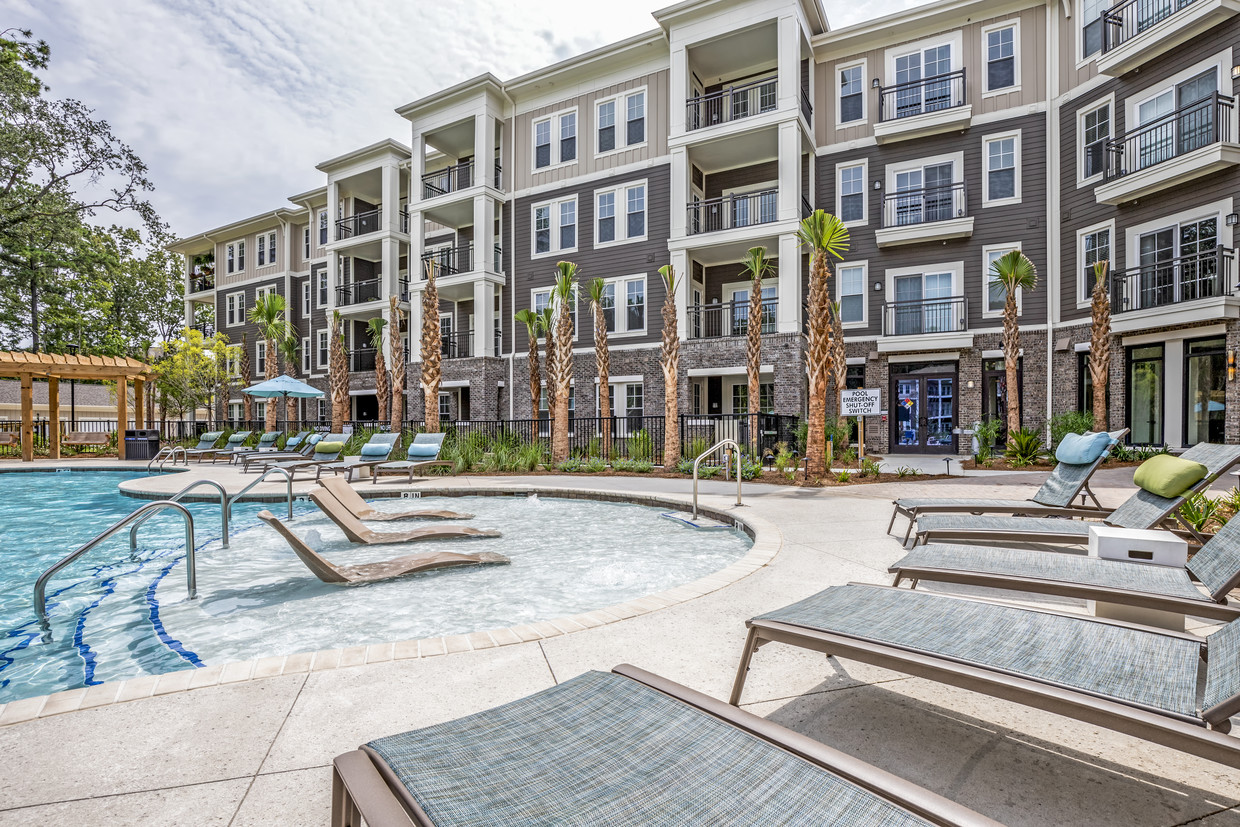 Piscina - The Heyward Apartments