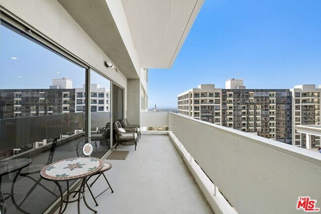 Building Photo - 10701 Wilshire Blvd