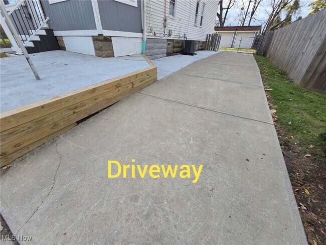 Foto del edificio - 3658 W 58th St