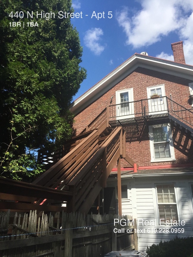 Building Photo - 440 N High St
