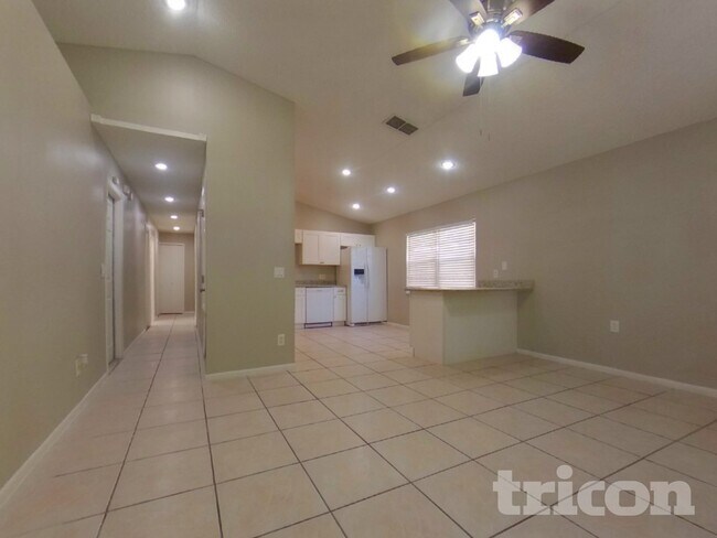 Foto del edificio - 3028 Patel Dr