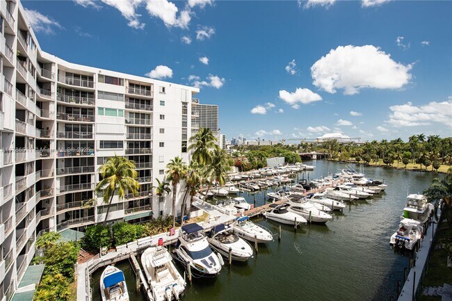 Foto del edificio - 1720 NW N River Dr