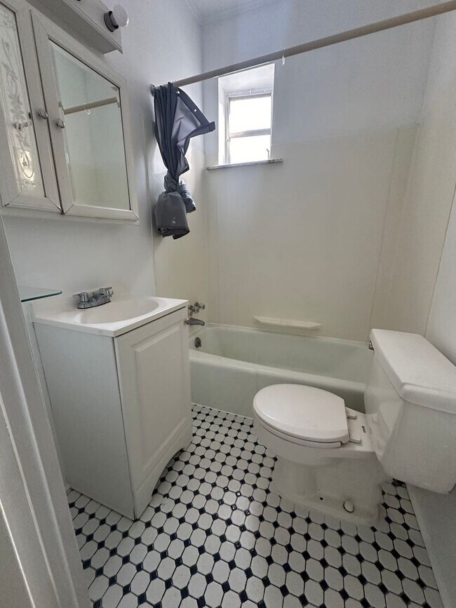 1129 E Passyunk Ave Unit 2F, Philadelphia, PA 19147 Room for Rent in