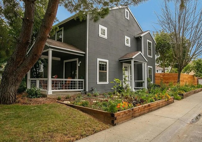 Foto del edificio - Adorable 4 bed/3 bath home in north Davis.