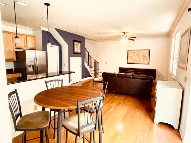 Photo - 109 S Packwood Ave Townhome