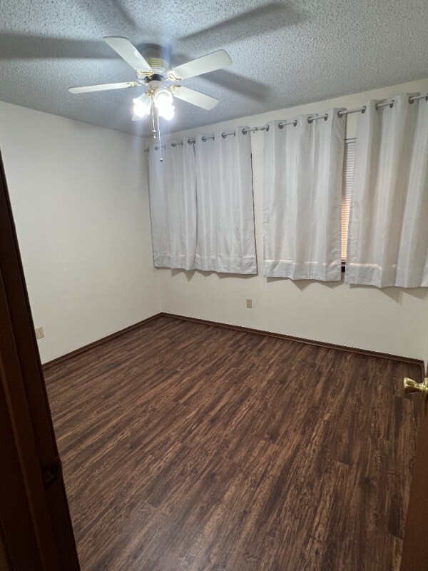 Building Photo - 1422 W Braker Ln