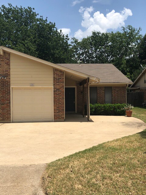 Foto principal - 608-610 Billie Ruth Ln