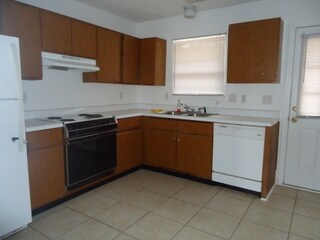 Building Photo - 224 Live Oak Ct