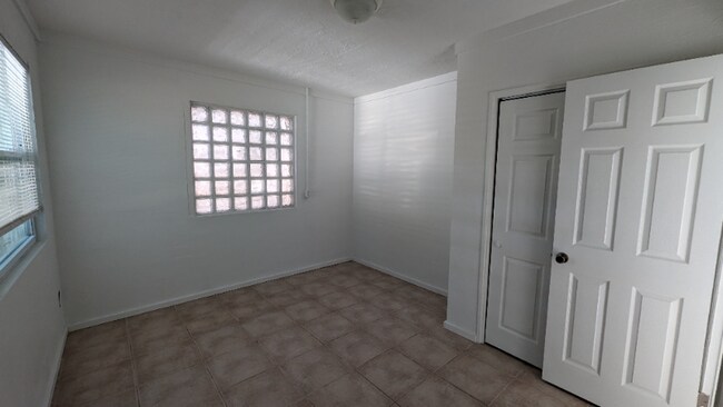 Building Photo - 502 Bostwick Ave