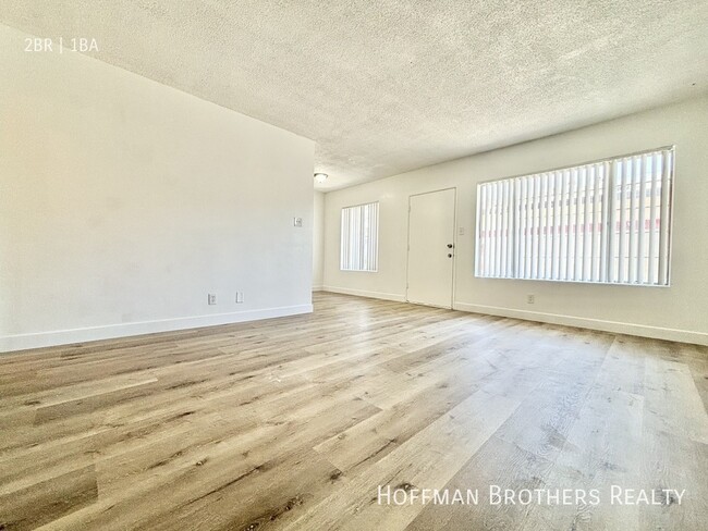 Building Photo - 1535 W Summit St