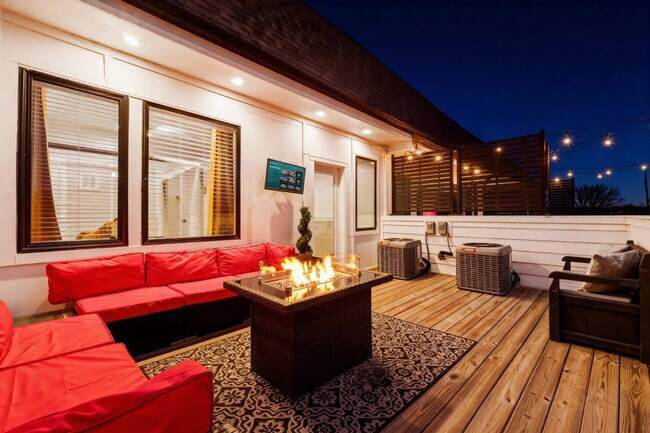 Building Photo - 2135 24th Ave N