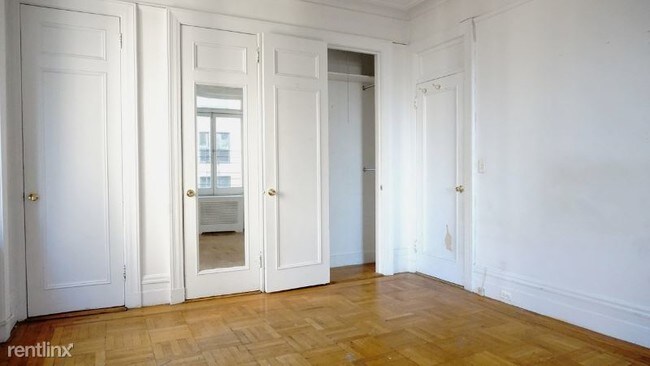 Building Photo - 11 W 58th St