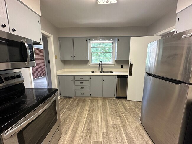 Foto del edificio - 1005 Riverbend Dr