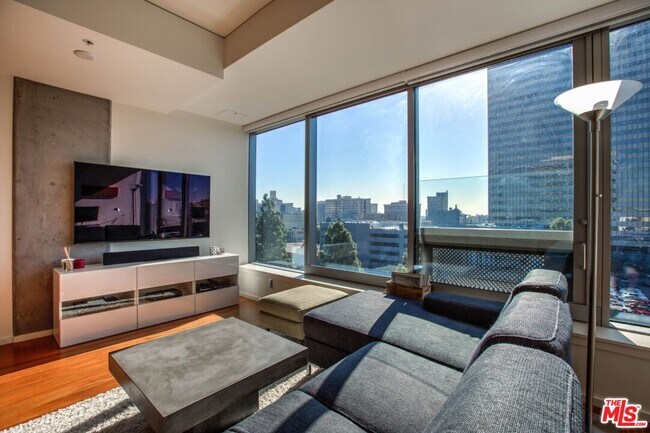 Foto del edificio - 1155 S Grand Ave
