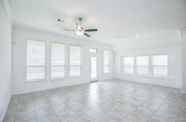 Foto del edificio - 8726 Fairbrook Dr