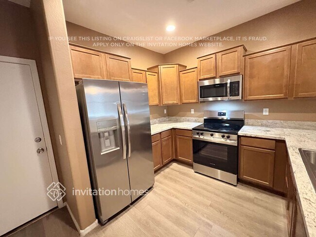 Foto del edificio - 451 S Hawes Rd