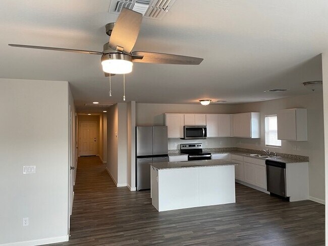 Foto del edificio - 801 Silvercreek Ln