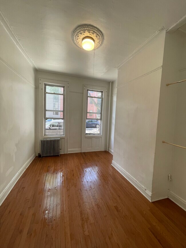 1 th bedroom - 1926 Putnam Ave