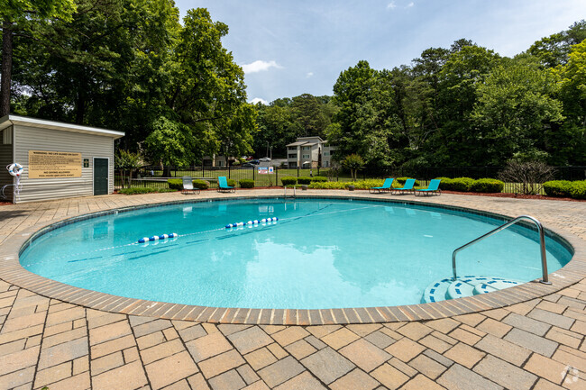 Pool - Meadowood Apartments