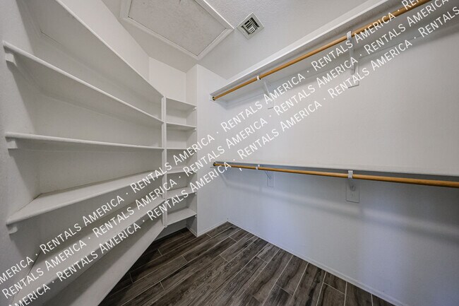 Foto del edificio - 1140 N Cambridge St