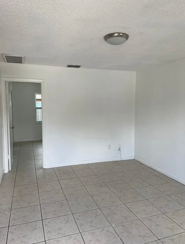 Building Photo - 3006 Reiter Dr