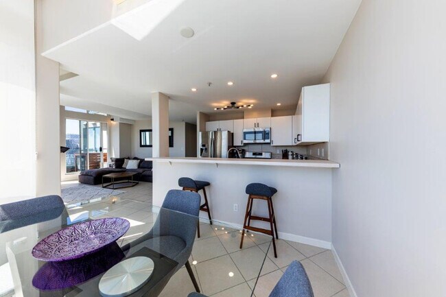 Building Photo - 909 Mainland St