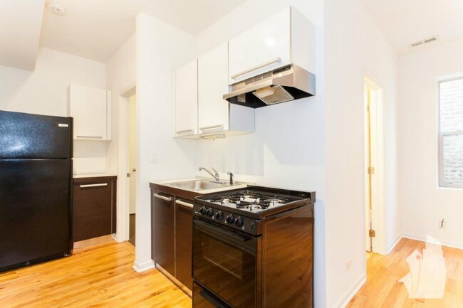 Building Photo - 5054 N Winthrop Ave