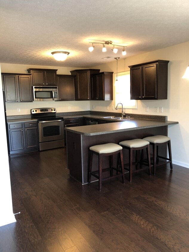 Primary Photo - 3301 Hardee Farms Dr