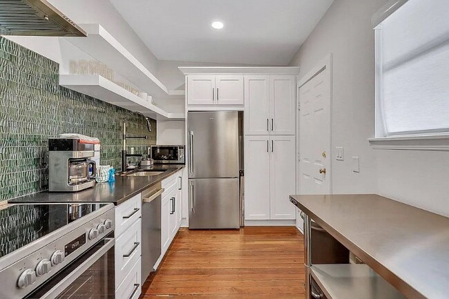 Foto del edificio - 108 E Anderson St