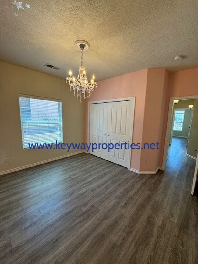 Building Photo - Beautiful 3 bed 2 bath house