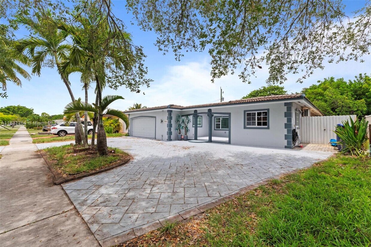 Foto principal - 7521 Johnson St