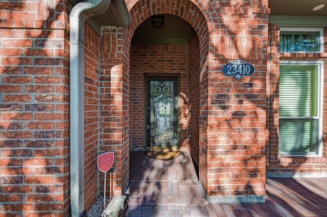 Building Photo - 23410 Stratsborough Dr