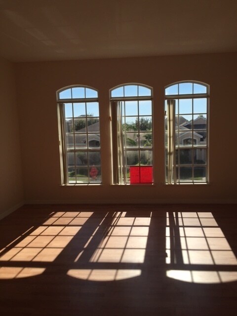 Foto del edificio - Incredible 4 Bedroom 2.5 Bathroom Home in ...