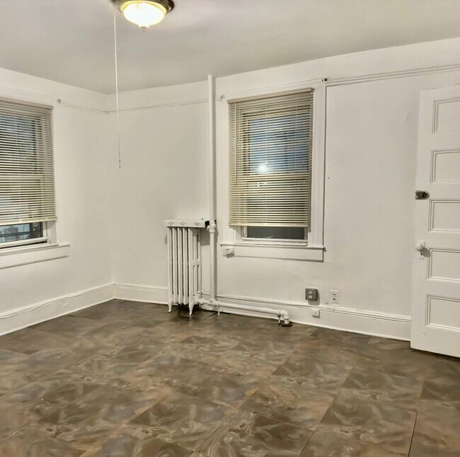 Foto del edificio - 248 Lawrence Ave