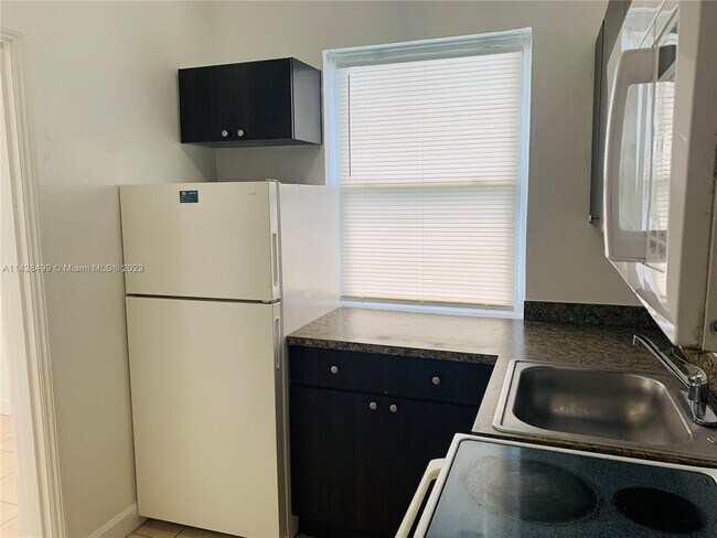 Foto del edificio - 667 NE 86th St