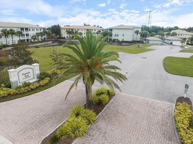 Building Photo - 700 Gardens Edge Dr