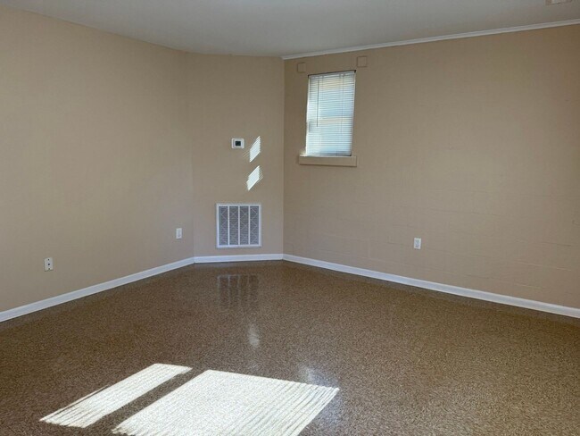 Foto del edificio - 5200 John Hall Rd