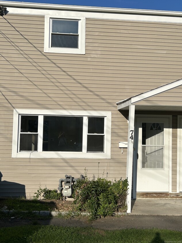 Primary Photo - 74 Ferris Ave