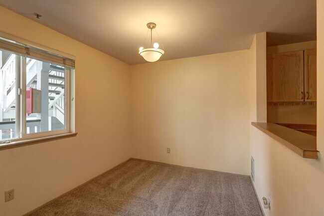 Foto del edificio - Beautiful 2 Bedroom/2 Bath Renton Condo, Great Location, W/S/G included!!
