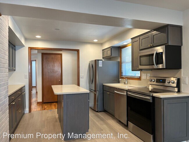Building Photo - 3 br, 2 bath House - 3744 Felton St S