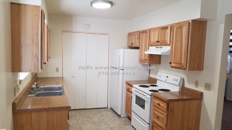 Primary Photo - 241 S Elm St