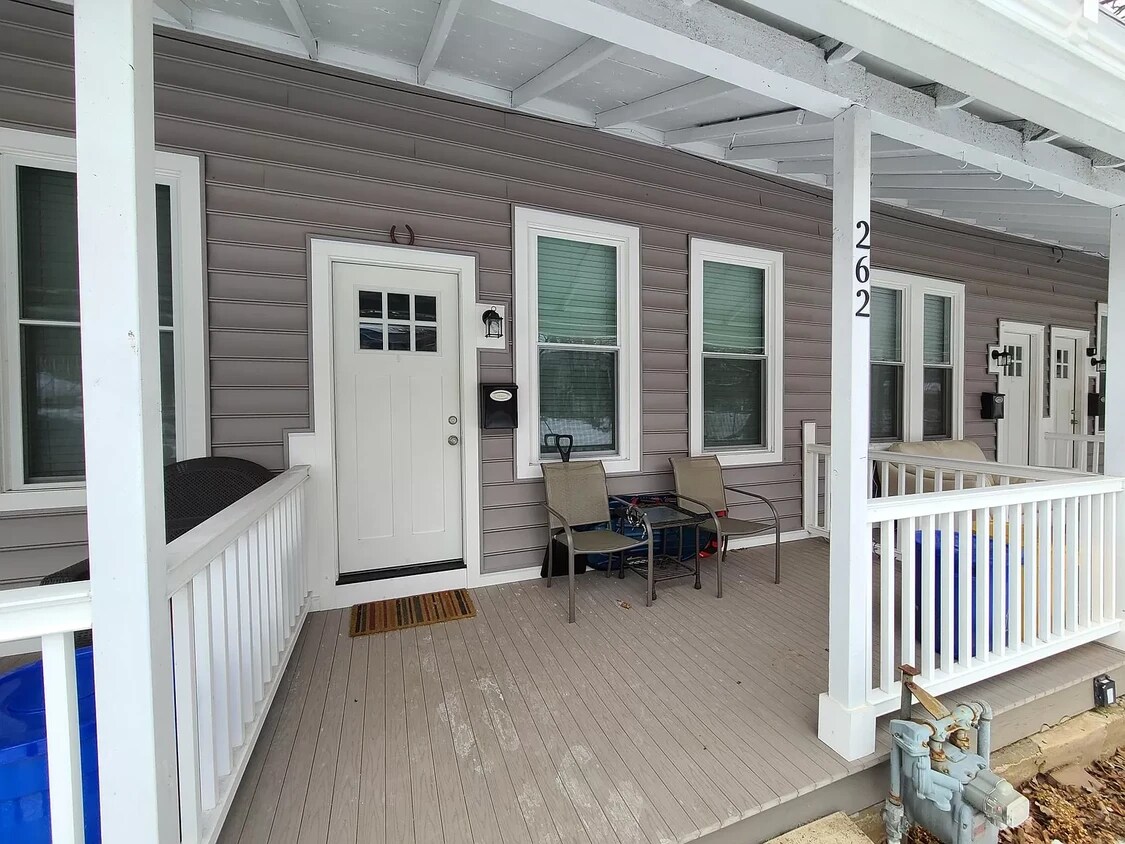 Primary Photo - 262 N Aberdeen Ave