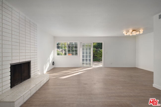 Foto del edificio - 24440 Martha St