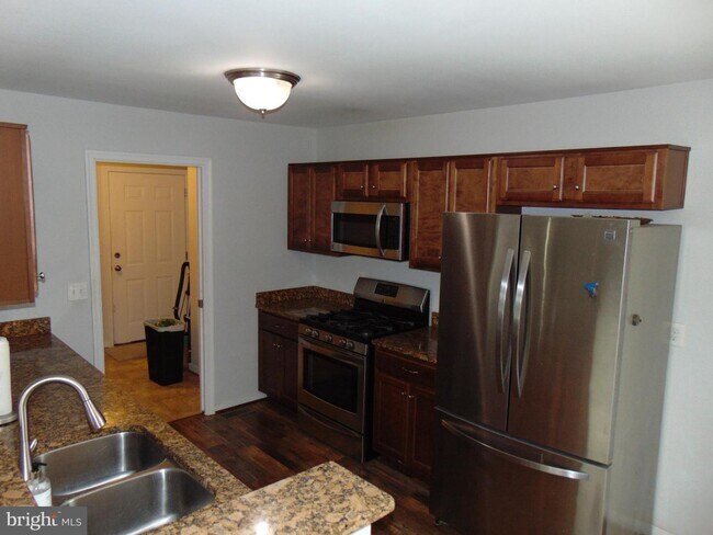Building Photo - 14010 Sunset Wds Trl