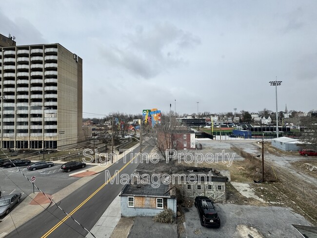 Foto del edificio - 165 S Potomac St