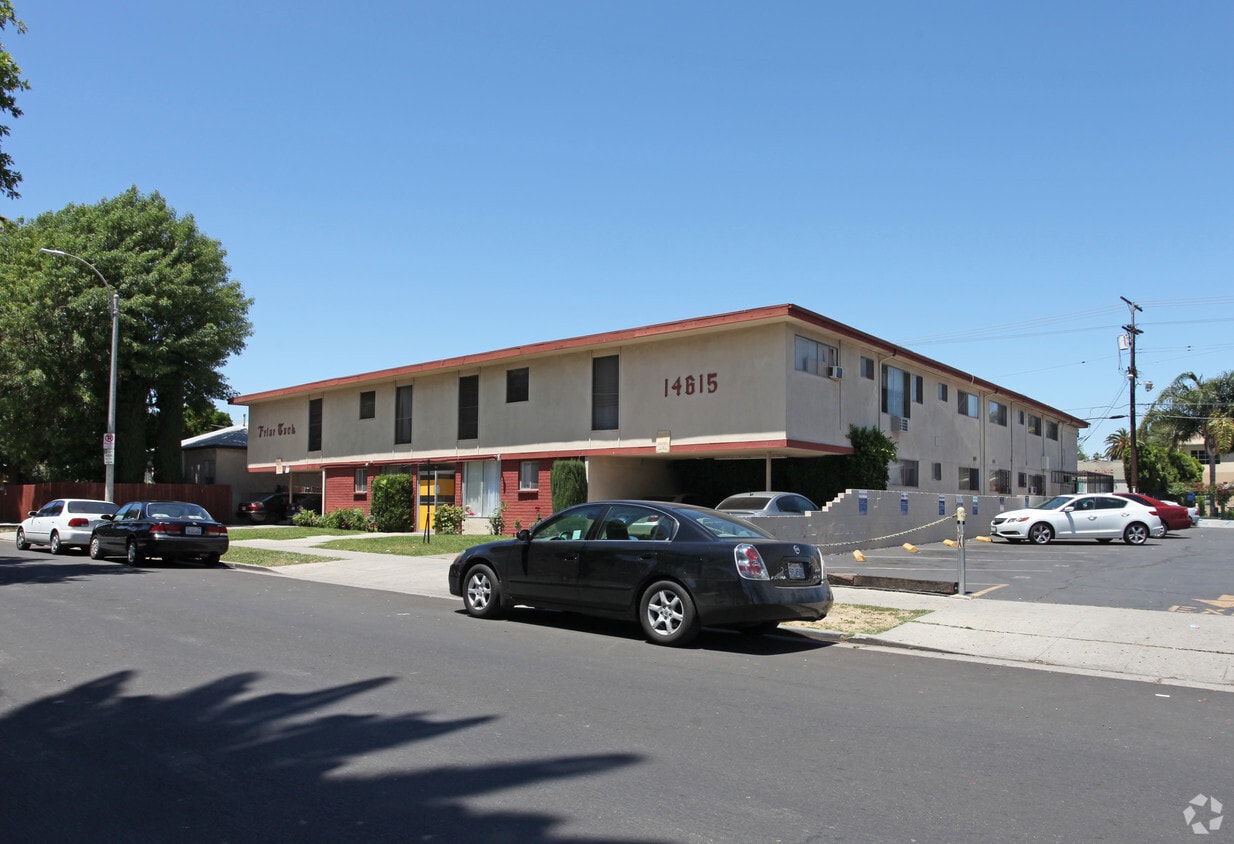 Friar Tuck Apartments in Van Nuys, CA
