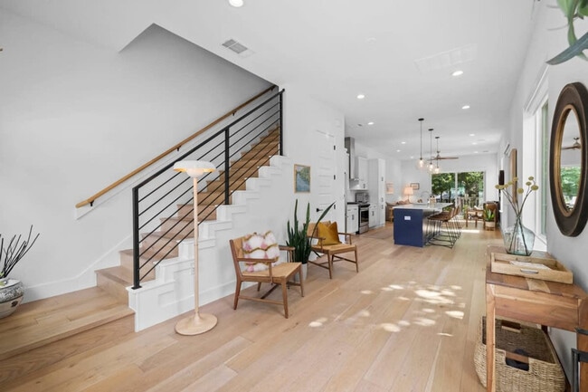 Foto del edificio - 1204 E 32nd St